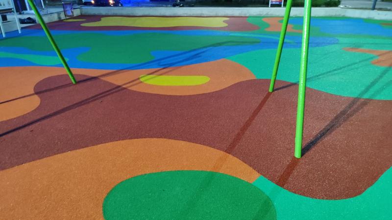 Instalamos Piso de Caucho Continuo Insitu en la Plaza Juan Manuel de Rosas para la Municipalidad de Lanús