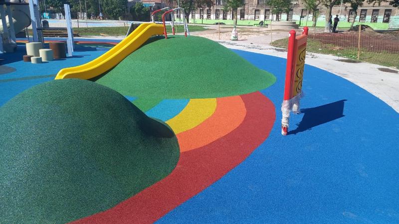Pavimento de Caucho Continuo Para Parques Infantiles - M. y Recreo